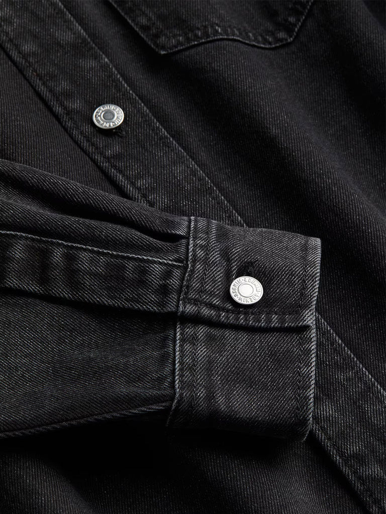 Wide-brimmed baseball cap