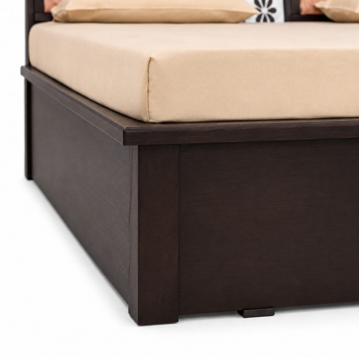 Haven Queen Bed — detail